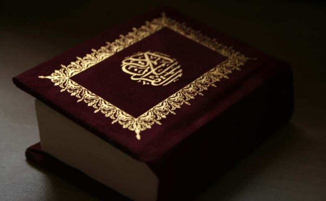 كم عدد آيات القرآن الكريم وحروفه وعدد أحزابه