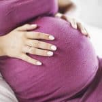 أسباب ألم أسفل البطن للحامل في الشهر الثاني والثالث