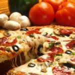 مقادير ومكونات عجينة البيتزا منال العالم