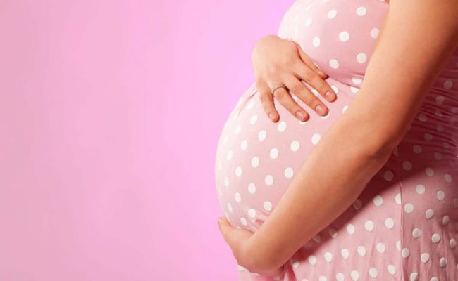 افرازات بنية خفيفة في بداية الحمل