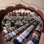 فوائد صلاة الجماعة وأثرها في تحقيق التضامن بين المسلمين