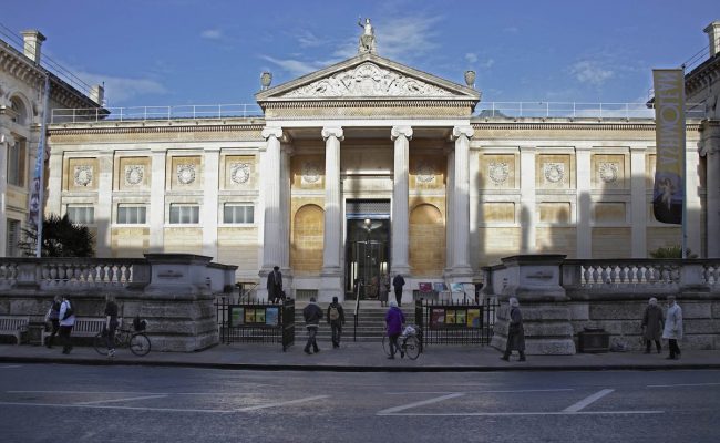 اول متحف عام في بريطانيا