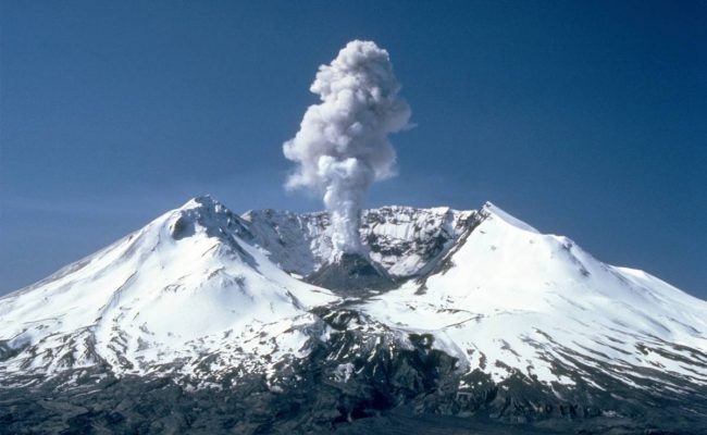 اين يقع بركان سانت هيلين