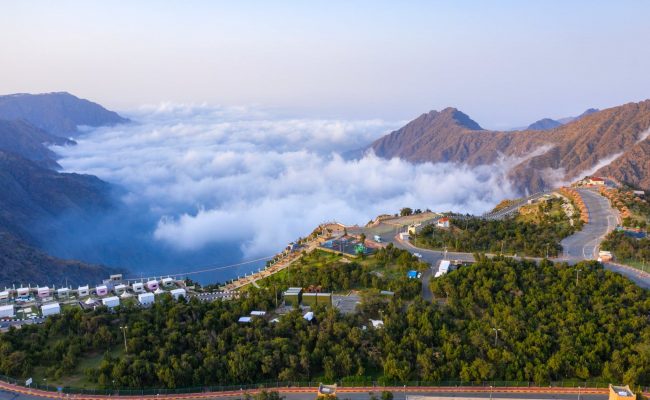 كم تبعد المخواة عن الباحة