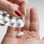 هل دواء سكوبينال يسبب النعاس وآثاره الجانبية ومخاطره الصحية واحتياطات الاستعمال