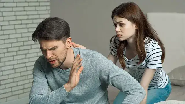 كيف أتعامل مع رجل الحوت عند يتجاهلني